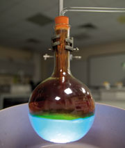 Flask with copper and nitric acid reaction