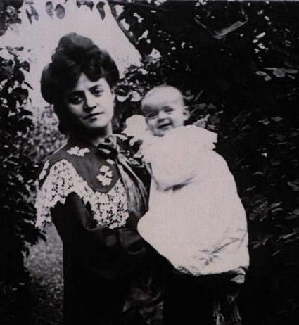 Jeanne Levy with daughter