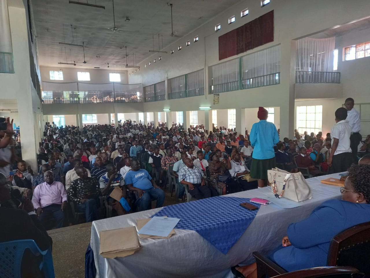 kenya-schools-fair-large-group-indoors-listening-to-speaker kenya-schools-fair-large-group-indoors-listening-to-speaker
